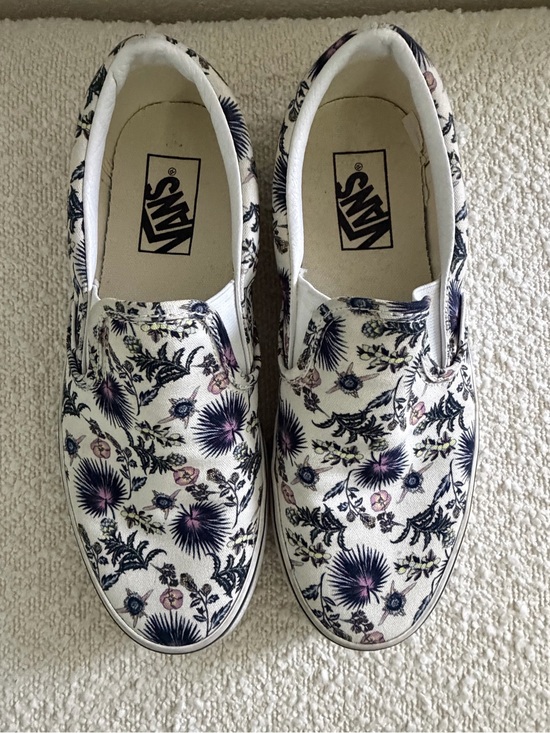 Vans Shoes - VANS Paradise Floral Classic Womens Slip-
On Sneakers 7.5
